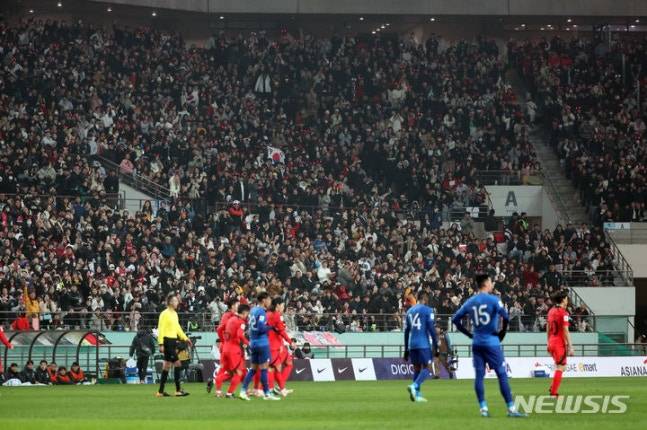 가나전 '상암 2만명대' 충격 관중수 유력, 예매 취소 급등에 '4만석 넘게 남았다'