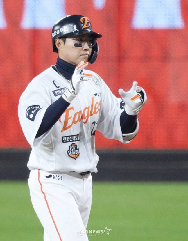 3년 전 한화 90억 참 잘 썼다, 19년 만의 KS 비결 '부상자 최소 1위'... 그 뒤엔 솔선수범 캡틴도 한몫했다