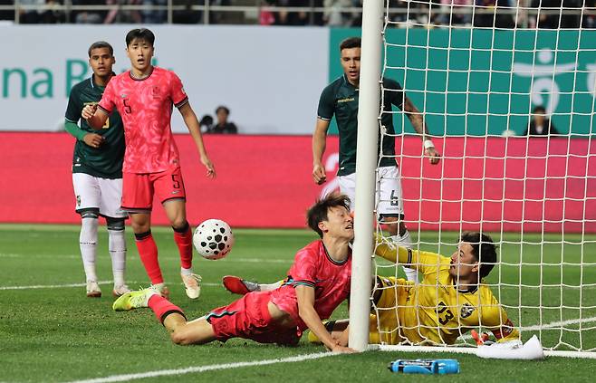 한국에선 극찬, 자국에선 비난…엇갈린 평가 받는 볼리비아 골키퍼 비스카라