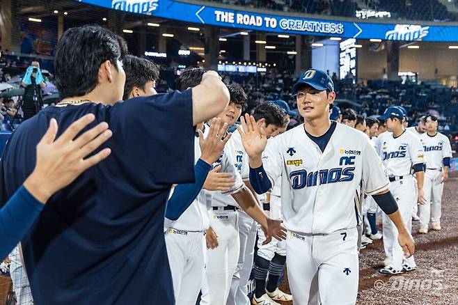 100억도 너무 적다? 26살에 FA되는 유격수가 벌써 이러면…NC는 일단 흐뭇하게 봅니다