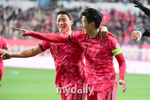 '파격 그 자체' 손흥민·이강인·김민재 빼고 모두 바꿨다...옌스 스타팅+스리백, 가나전 선발 명단 공개 [MD현장]