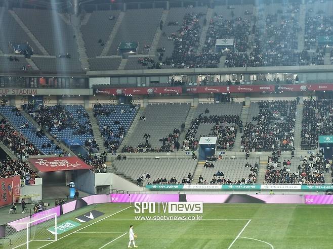 [SPO 현장] 홍명보호 최악의 '오피셜' 공식발표 떴다, 흥행 대참사 확정...가나전 열린 서울월드컵경기장 관중 '반토막'