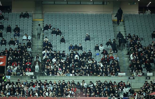 “손흥민 보러 다들 안 오나요?”…가나 언론도 놀란 참담한 관중 동원, 추위까지 겹쳐 더 싸늘해진 상암벌 민심 [SD 상암 라이브]