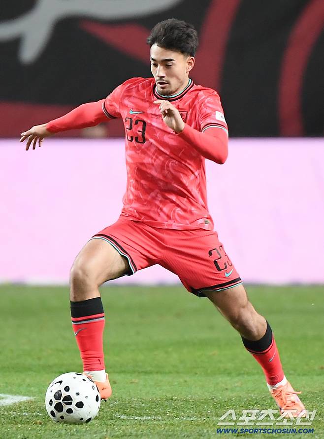 [오피셜] '한국 최초 혼혈' 카스트로프 깜짝 초대형 호재...주전 맡긴 임시 감독→정식 사령탑 승격 '입지 탄탄해질 듯'