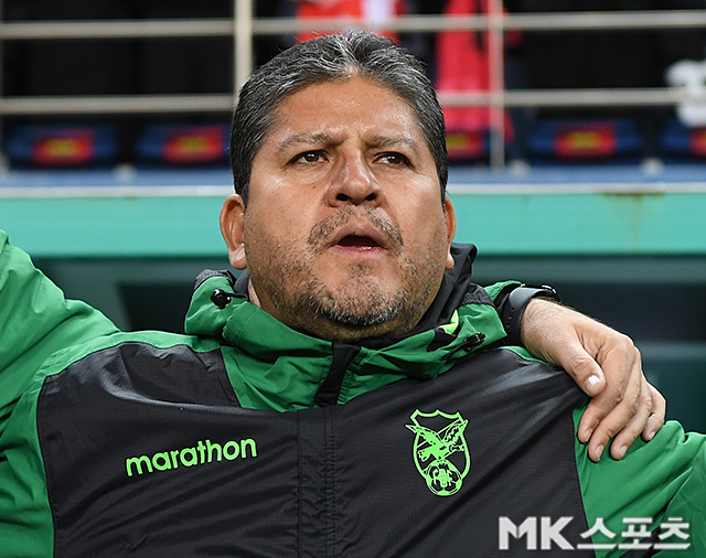 “한국과 팽팽했어” 볼리비아 감독, ‘아시아 최강’ 일본에 0-3 완패 후에는?…“브라질도 이겼잖아, 강도 높고 상대하기 어려운 팀”