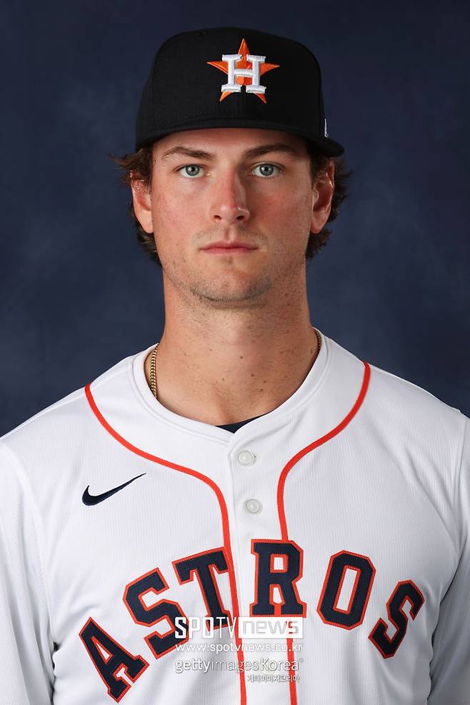 '키 201cm에 160km 강속구' 미국 최고 유망주, 왜 28세에 일본행 결정했나