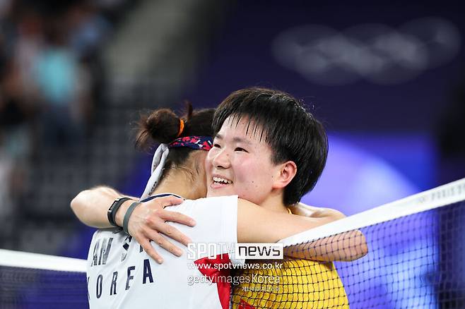 '굿바이 안세영' 펑펑 울었다, 코트와 영원히 안녕…파리 올림픽 결승 상대 中 허빙자오, 전국체전 패배 뒤 현역 은퇴 선언