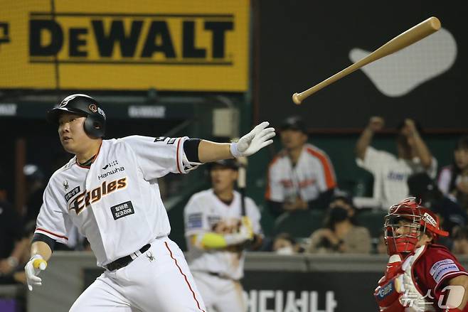 미소 짓는 한화, 웃지 못한 롯데…2차 드래프트 엇갈린 명암