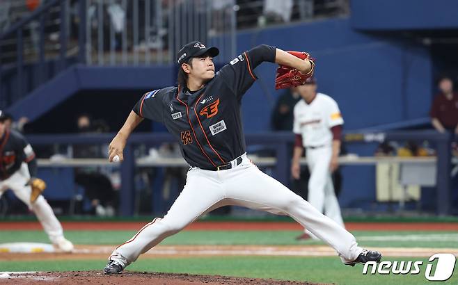 미소 짓는 한화, 웃지 못한 롯데…2차 드래프트 엇갈린 명암