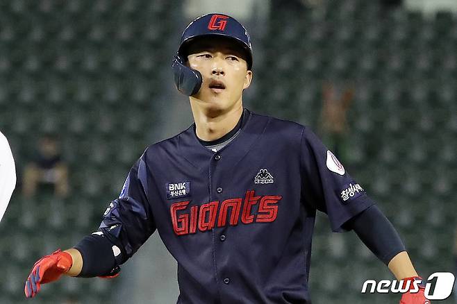 미소 짓는 한화, 웃지 못한 롯데…2차 드래프트 엇갈린 명암