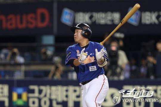 '엄상백과 심우준, 떨고 있나?' 박찬호 80억원을 능가하는 '대충격!'...한화, 1년 못했다고 72억원 안치홍 냉정하게 내쳐