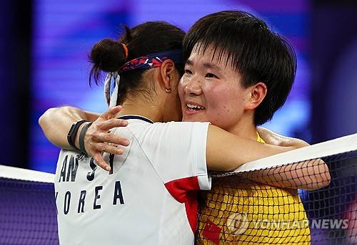 안녕 안세영! 中 세계챔피언 3명 한꺼번에 은퇴…파리올림픽 결승 상대, 눈물 펑펑+코트 입맞춤