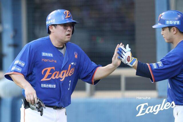 안치홍과 키움의 2+2년 FA 계약이 시작됐다…한화의 역대급 미스터리, 제2의 최주환으로 환생할까