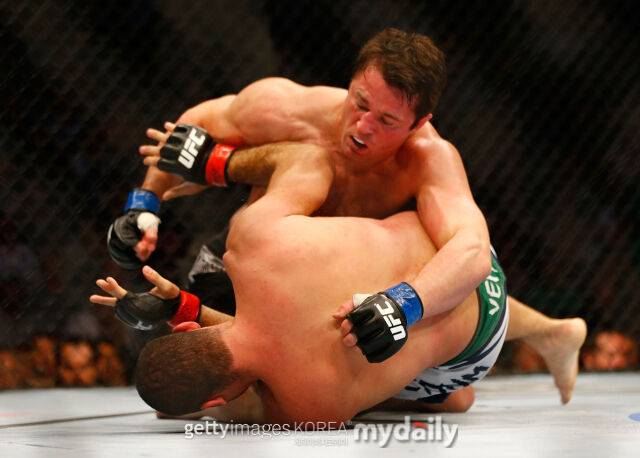 “이렇게 지루한 경기는 처음” ‘원조 노잼’도 고개를 절레절레…챔피언도, 도전자도 문제가 있었다