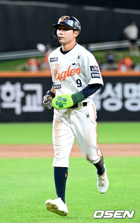 한화 이 선수 풀렸다고? 12월 입대 예정인데 왜 1억에 영입했나 “발이 정말 빨라, 다른 팀이 뽑을까봐 노심초사”