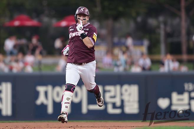 사실상 FA 영입...키움이 안치홍에게 20억원+@ 투자한 두 가지 이유 [IS 이슈]