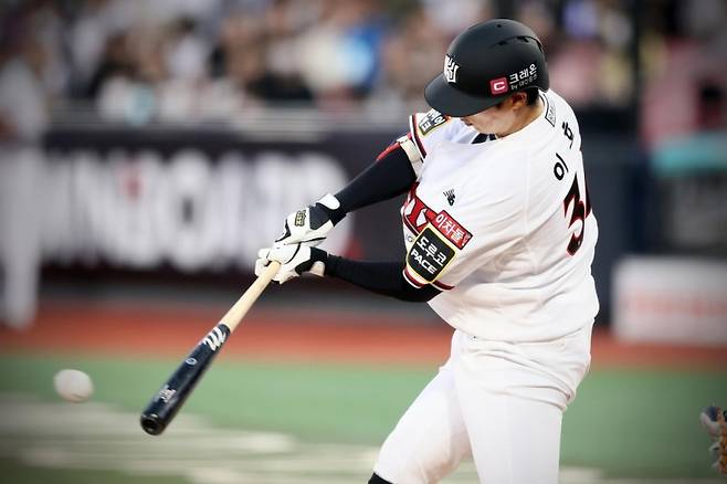 KIA, 영입 대상 1순위 '422G' 베테랑 우완 품었다...