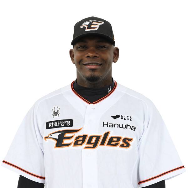 한화, 외야FA 최대어 연달아 영입하나…'행복 수비'와 이별할 때