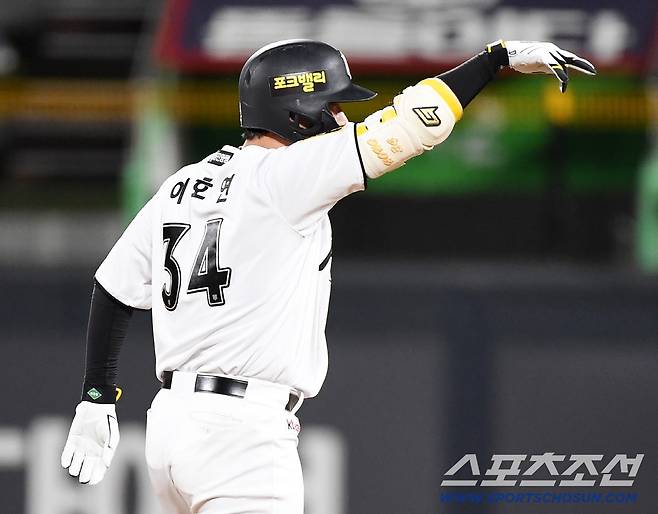 '박찬호 떠나고 2억 투자?' KIA 왜 30살 유틸리티 내야수 영입했나…