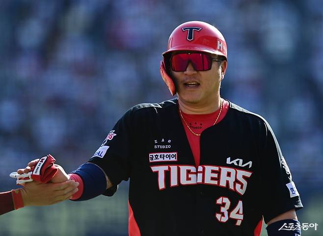 행방 묘연한 42세 FA 최형우…무조건 KIA 잔류? 이적 가능성 배제 못한다