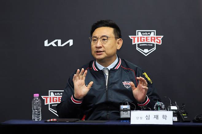 “이강철 감독이 좋아하는데” KIA의 우려, 현실이 됐다… 박찬호 이어 또 유출, 오프시즌 출발도 못했다