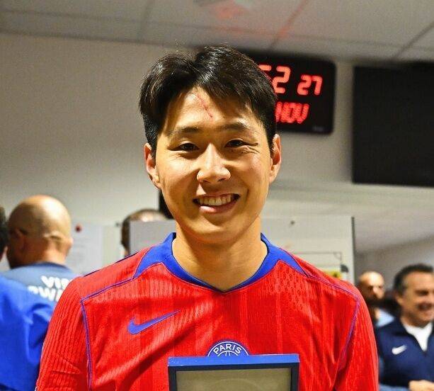 '이강인이 해냈다, PSG 그랜드슬램 달성'…프랑스 현지 극찬 '축구 역사상 전례 없는 수상'
