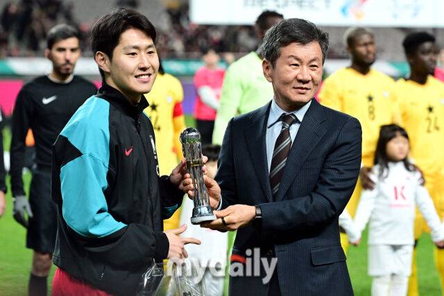 '이강인이 해냈다, PSG 그랜드슬램 달성'…프랑스 현지 극찬 '축구 역사상 전례 없는 수상'