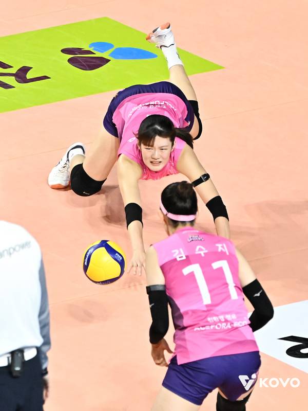 “2년 만에 아프지 않고 스윙하는 법 찾았다” 어깨 부상 딛고 일어선 흥국생명 김다은 [현장인터뷰]