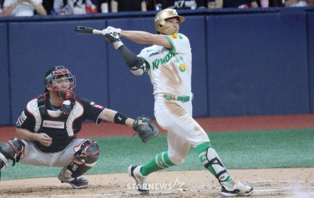 [오피셜] 키움 송성문, KBO에 포스팅 요청... '6년 120억' 뒤로하고 MLB 진출 절차 밟는다