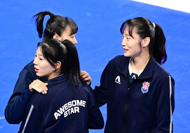 어쩔 수 없이 떠났지만 10년간 함께 했던 팀, 친정팀 선수와 코치까지 여전한 우정 [유진형의 현장 1mm]