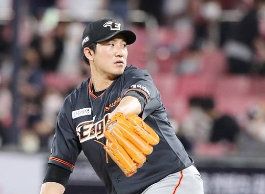 '류현진 절친' 한화 원클럽맨도, 한때 마무리 투수도, 필승조도 방출 칼바람...프로는 냉정하다 [더게이트 이슈]