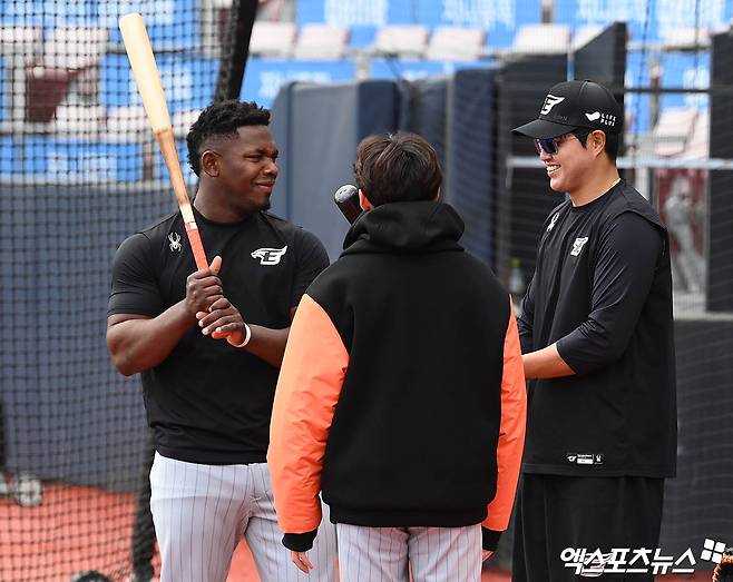 '한화 유턴 초읽기?' 페라자, 원소속팀 결별 '공식발표' 떴다…