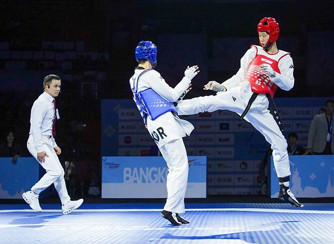 '韓 태권도 대이변 벌어졌다’ 고교생 문진호, 간판 장준 꺾고 태권도 그랑프리 챌린지 우승