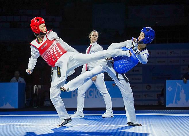 '韓 태권도 대이변 벌어졌다’ 고교생 문진호, 간판 장준 꺾고 태권도 그랑프리 챌린지 우승