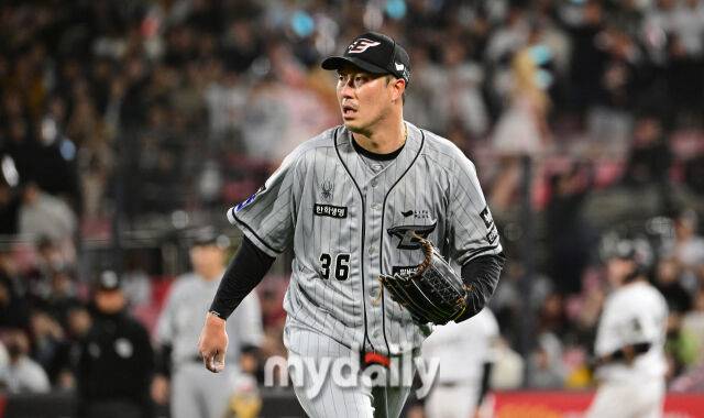 한화와 무려 17년 함께 했는데…313G→0G→충격의 방출 통보, 1.5억 35세 베테랑 계속 볼 수 있나