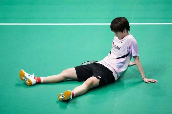 '7전 7패 안세영 없으니 우승!' 中 왕즈이, 쓰러져 펑펑 울었다...