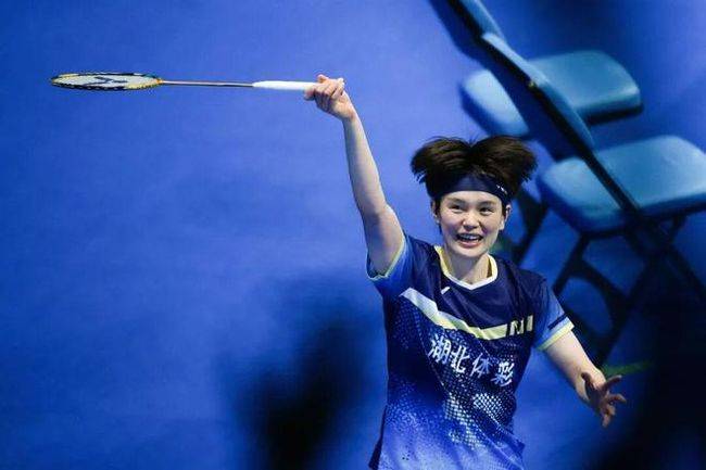 '7전 7패 안세영 없으니 우승!' 中 왕즈이, 쓰러져 펑펑 울었다...