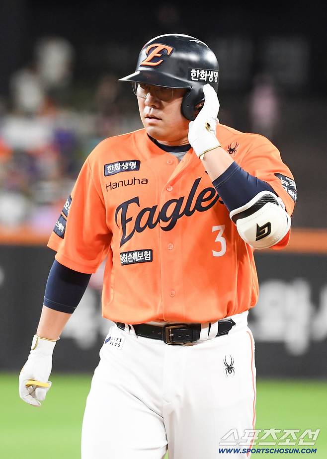 72억 숫자에만 너무 매몰돼있었다...안치홍 내년 연봉 달랑 2억, 키움 '꿀 영입'