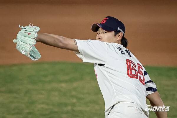 초대형 트레이드 1년 만에 '충격 이적', 참사로 향하는 두산의 손익계산서…남은 유망주들이 반전 이끌까