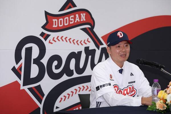 초대형 트레이드 1년 만에 '충격 이적', 참사로 향하는 두산의 손익계산서…남은 유망주들이 반전 이끌까