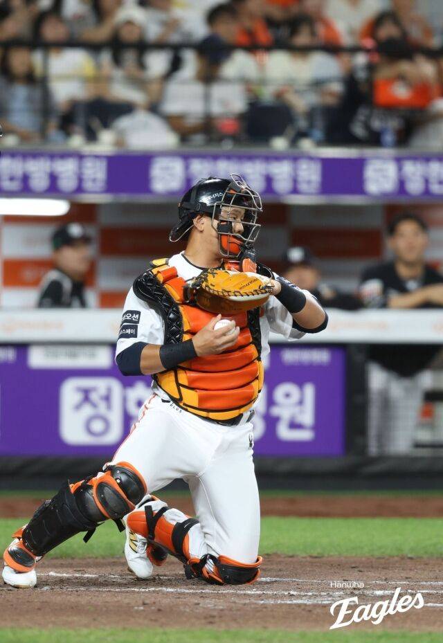 37세 포수에게 코치 맡긴 이유 있었나…김경문이 좋게 봤다, 홈런-홈런-홈런-홈런 포수+2군 타격왕 준비한다