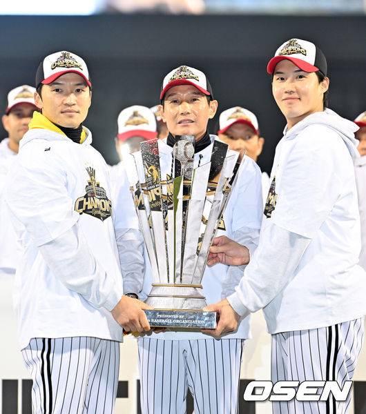 LG 선수들 왜 이래, 낭만 한도 초과…주장 FA는 10억 넘게 페이컷, 투수 FA는 보장 보다 옵션 많이 하자