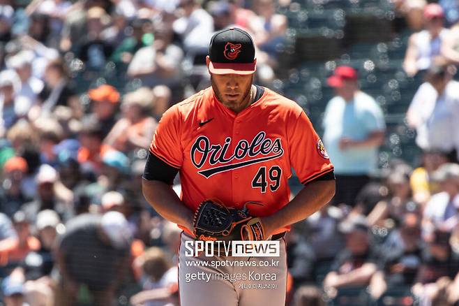 한화 중견수 고민 지웠던 그 선수, 대박 꿈꾸다 꼴찌 팀에서 논텐더 방출…'전 삼성' 수아레즈도 자유의 몸