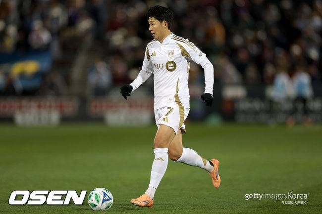 '역사적인 맞대결' 앞둔 뮐러,