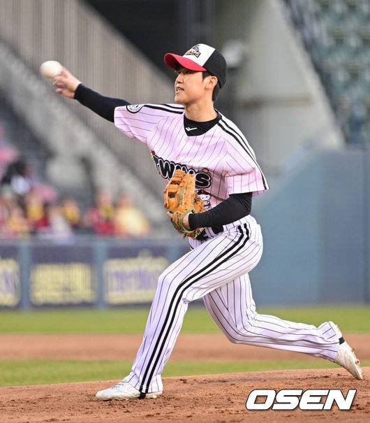 염갈량 배치기 퇴장 패러디-차명석 단장 유격수 꽈당-구본혁 145km 깜짝투...LG 청백전2, 폭소와 퍼포먼스 넘쳤다