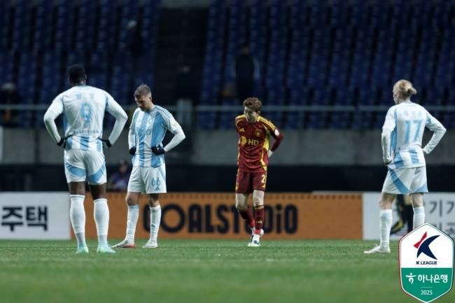 남은 잔류 티켓은 1장, ‘잔류 확정 실패’ 디펜딩 챔피언…‘이제는 2점 차’ 울산 울고, 수원FC 웃고 [MK현장]