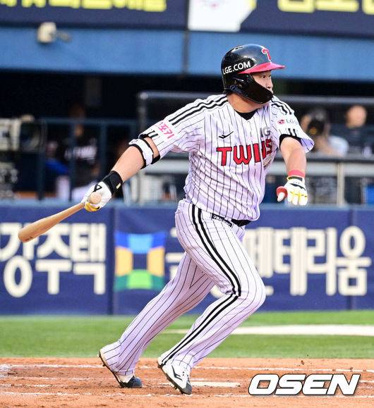 우승 축제날 박수 받으며 떠나다, 왜 29세 은퇴 결정했나...1R 외야수