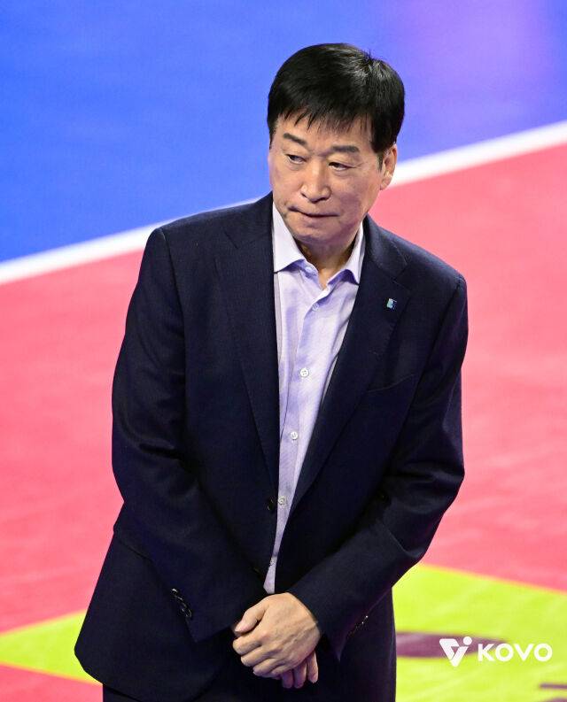 '충격' 280승 노감독, 왜 자진 사퇴 결정했나…우승후보→패패패패패패패 꼴찌에 책임지다