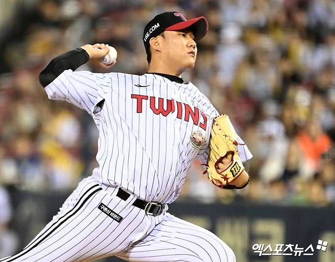 LG 유망주 2명 데려간 롯데, 마운드에 '선발 씨앗' 뿌린다…