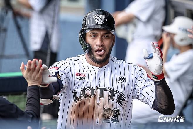 '병살 1위'인데 홈런은 13개뿐 '외인' 타자…롯데는 왜 레이예스 재계약을 외치는가 [SC포커스]